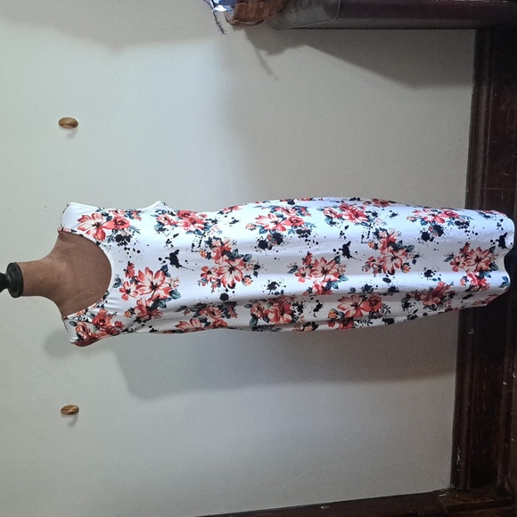 Dresses & Skirts - B15 Minette Red And White Foral Print Pullover Midi Dress Size 3X Stretch